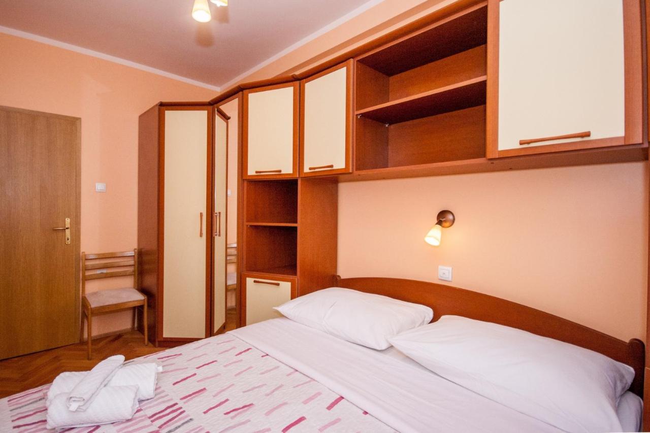 Apartments Surfinia Baska  Luaran gambar