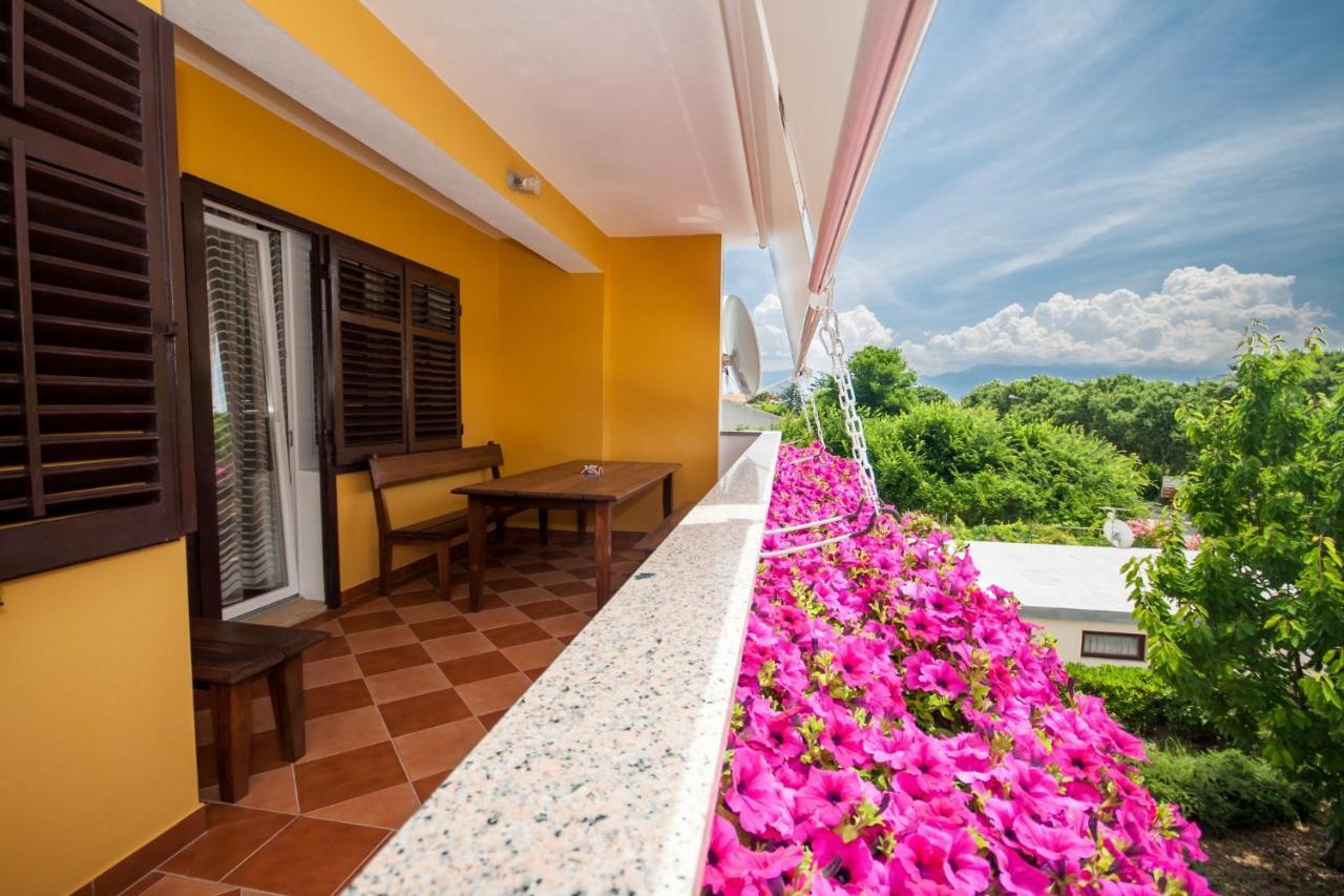 Apartments Surfinia Baska  Luaran gambar