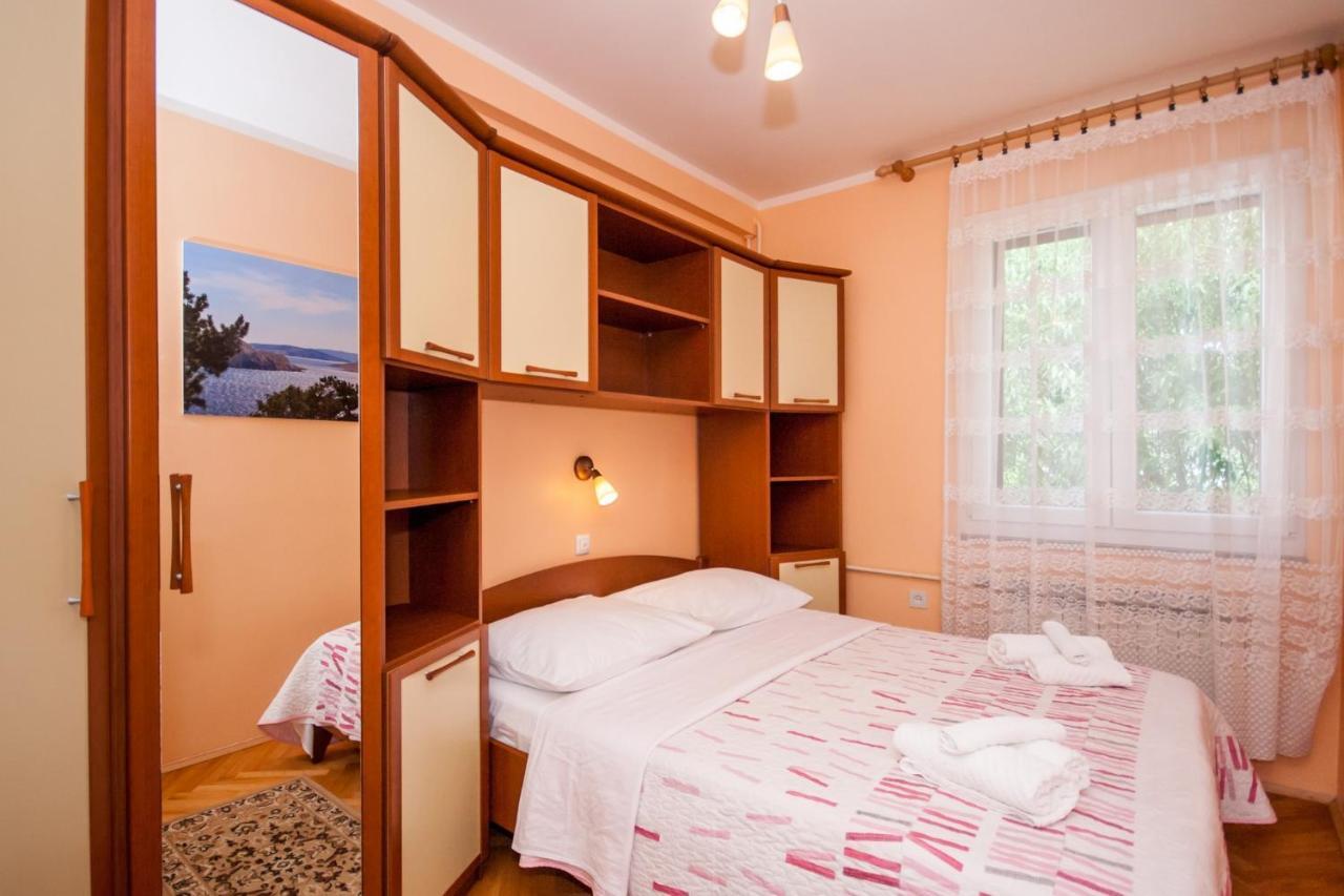 Apartments Surfinia Baska  Luaran gambar