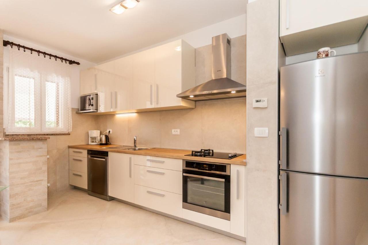 Apartments Surfinia Baska  Luaran gambar