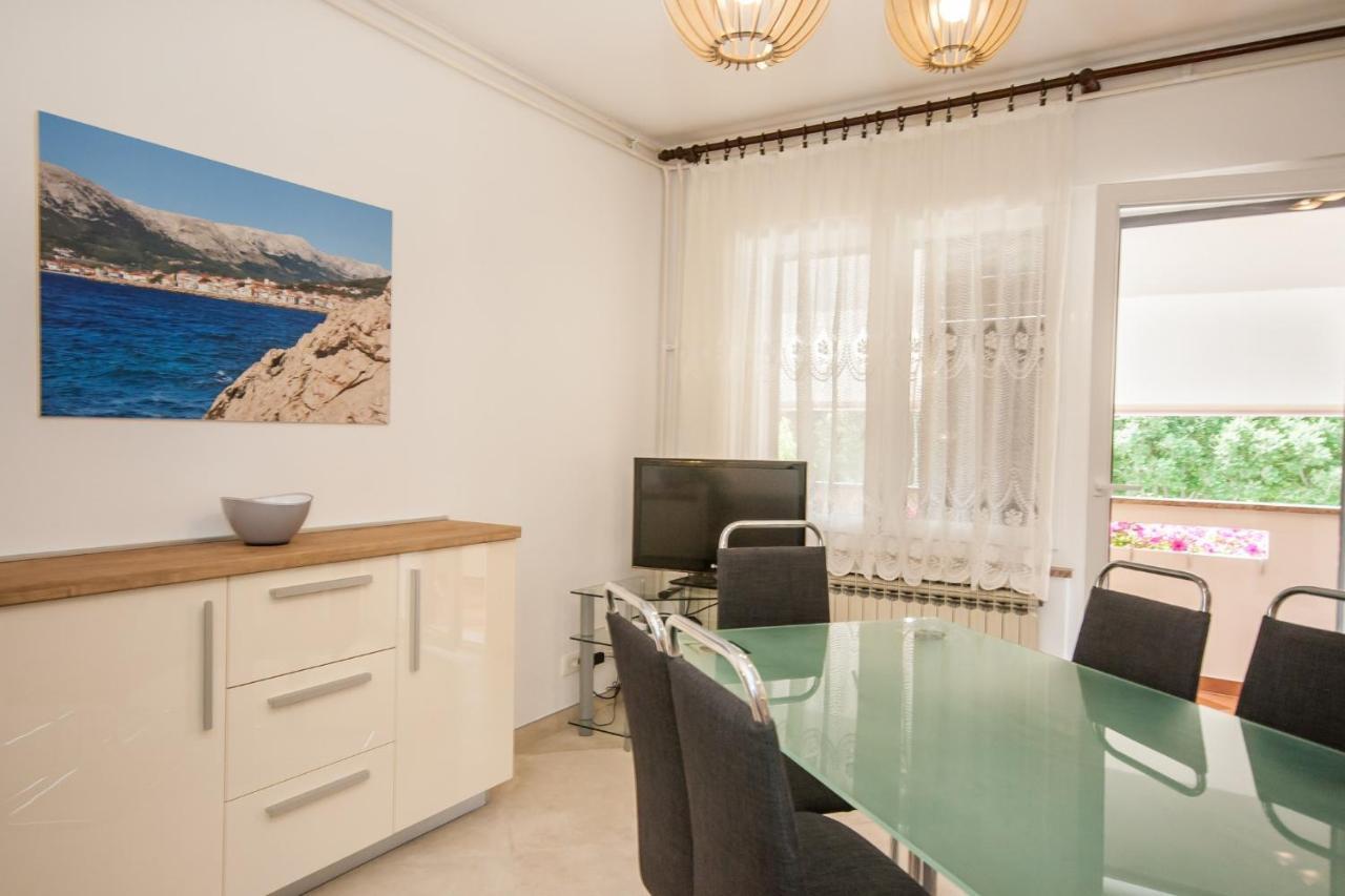 Apartments Surfinia Baska  Luaran gambar