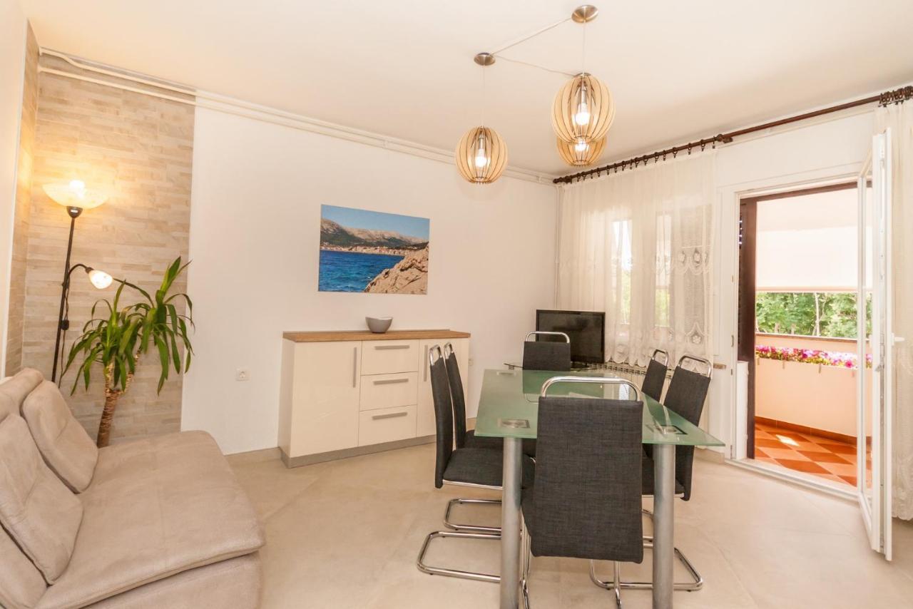 Apartments Surfinia Baska  Luaran gambar