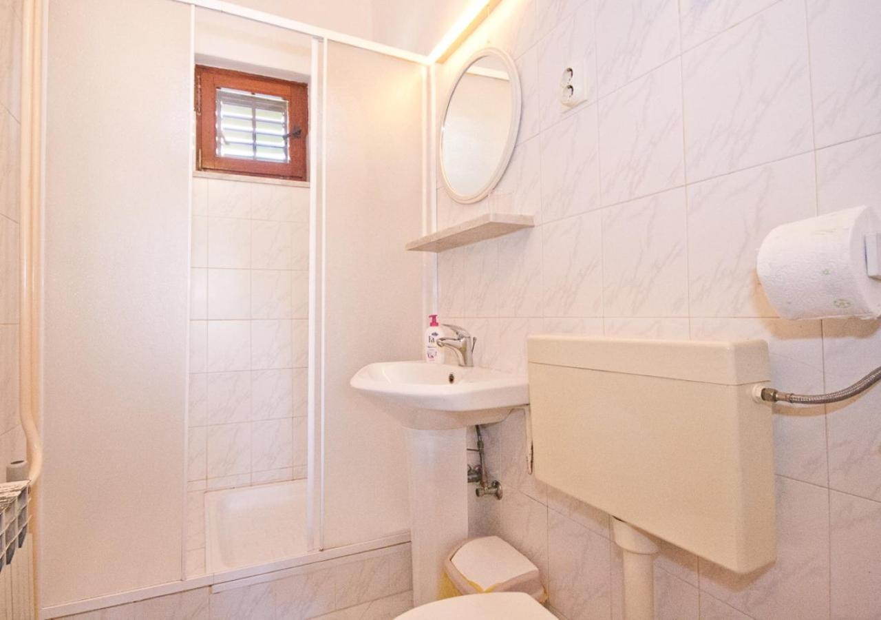 Apartments Surfinia Baska  Luaran gambar