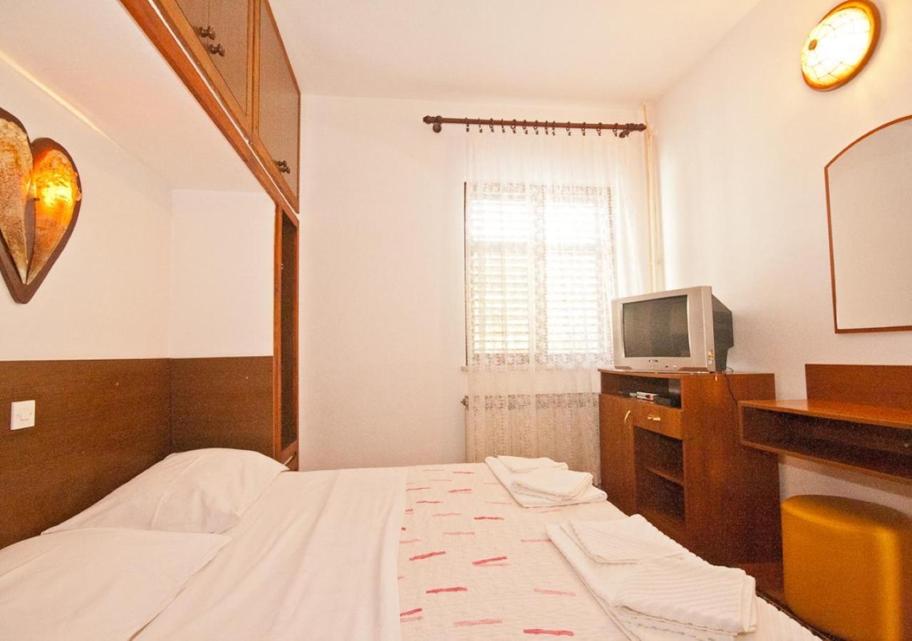 Apartments Surfinia Baska  Luaran gambar